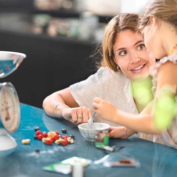 Mom and Daughter cooking Ketogenick Recepies 
